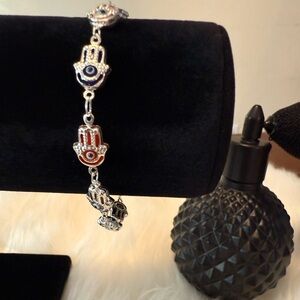G19 Silver Hamsa Hand Bracelet